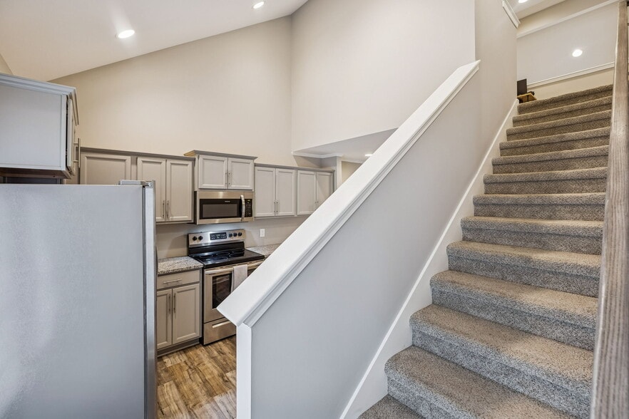 Building Photo - 3219 Clemons Cir