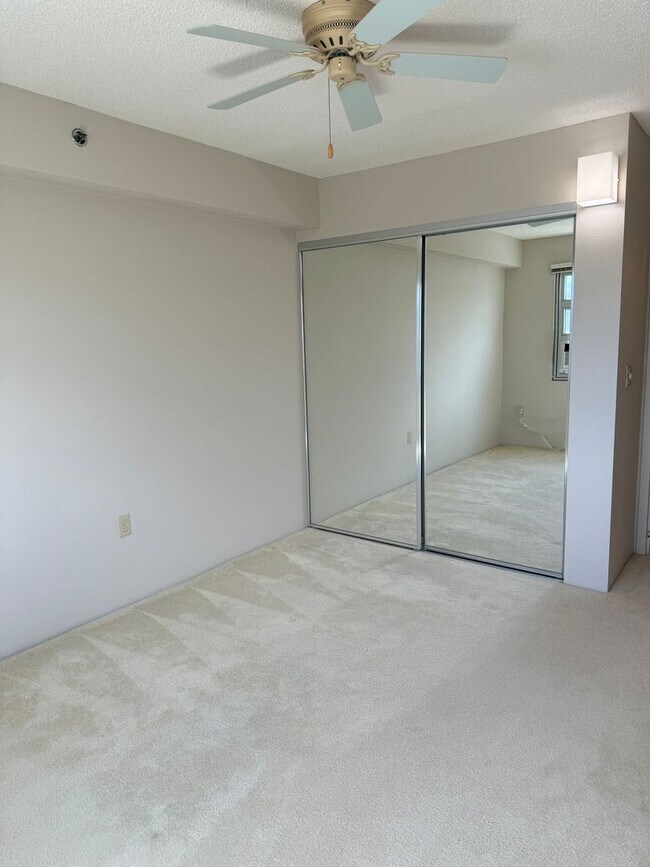 Building Photo - Country Club Village 6 - 2 Bedroom 1.5 Bat...