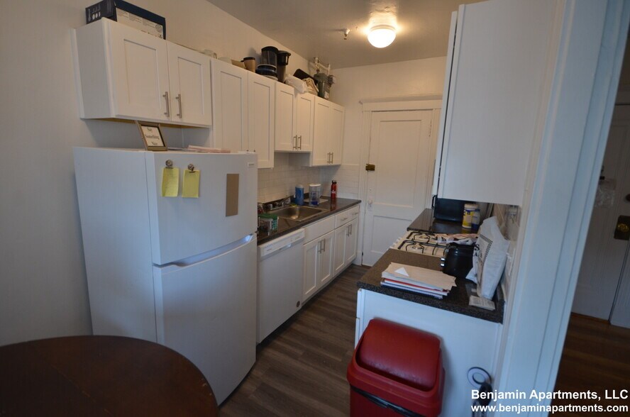 Building Photo - 464 Park Dr