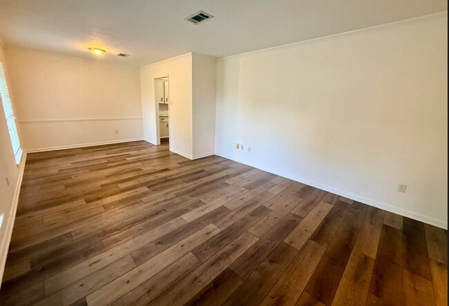 Building Photo - 1045 Chatwood Dr