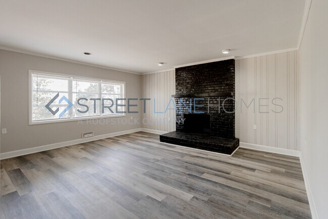 Building Photo - NOW OFFERING $250 OFF FIRST FULL MONTH IF ...