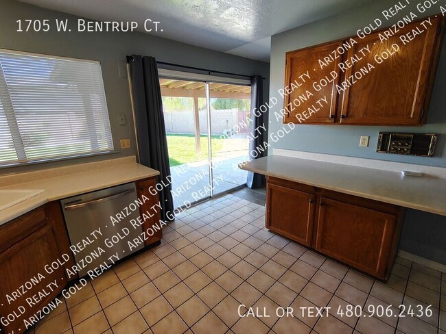 Building Photo - 1705 W Bentrup Ct