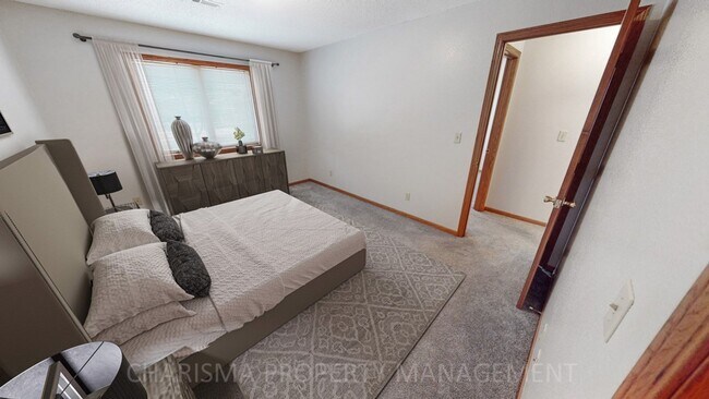 Building Photo - 3 BEDROOM, 2 BATH WALK IN TOWNHOME, ATTACH...