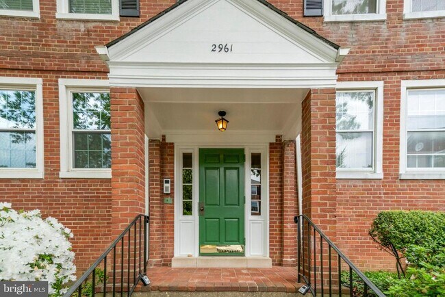 Building Photo - 2961 S Columbus St