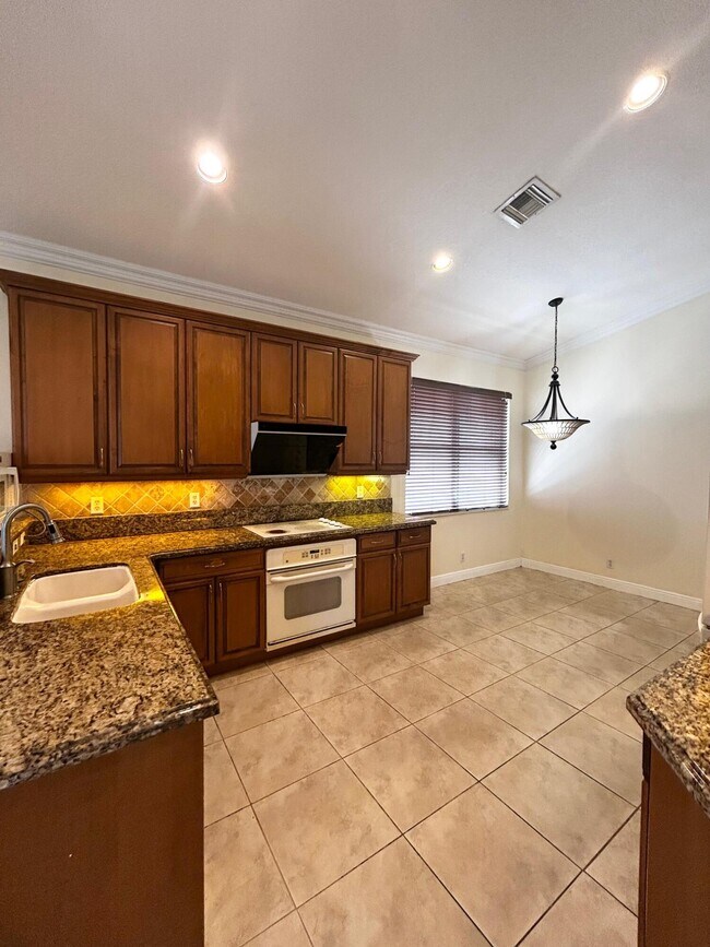 Building Photo - 7458 Via Luria