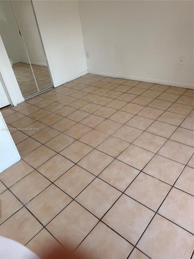 Building Photo - 870 SW 129th Pl