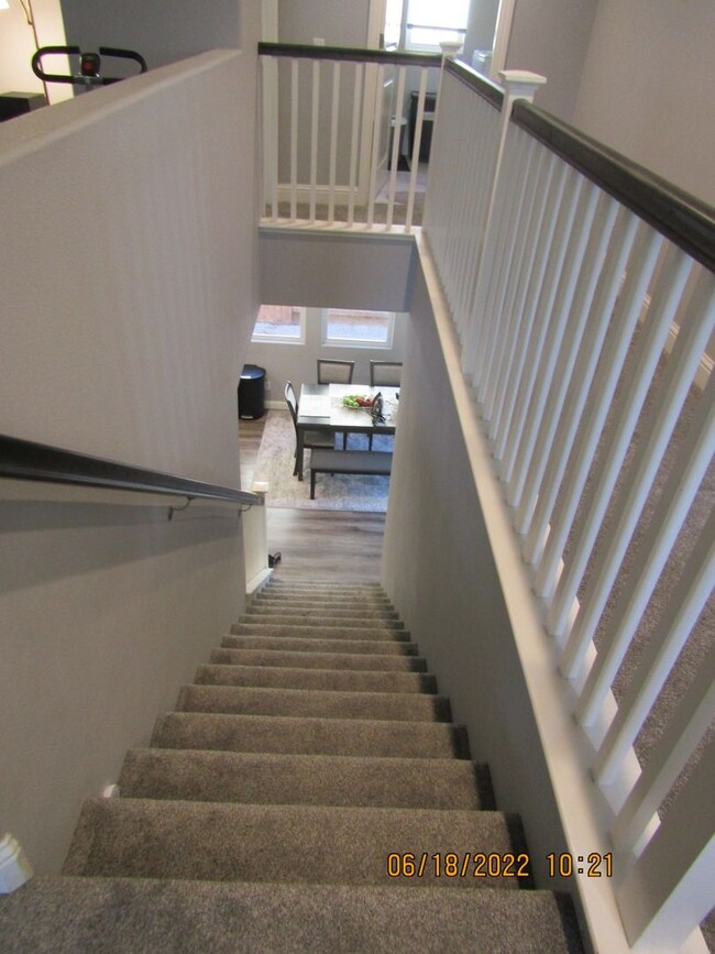 Building Photo - Beautiful Newer Two Story Home in The Gate...