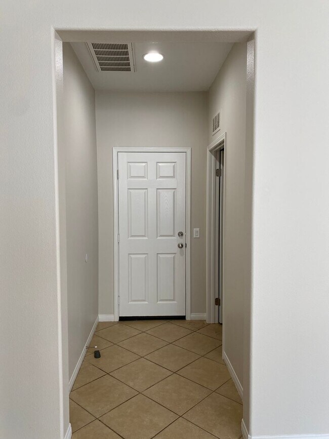 Building Photo - Beautiful 5 Bedroom Home in Murrieta Available!