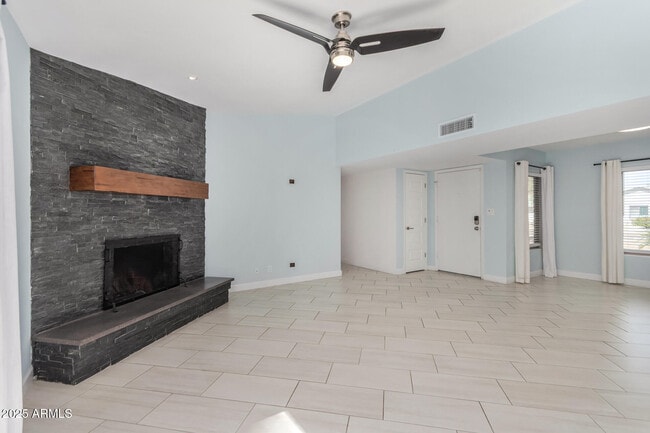 Building Photo - 9245 E Laurel Ln