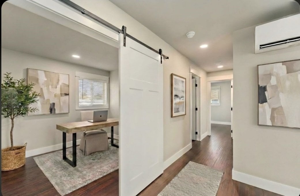 Building Photo - 604 W Crest Dr