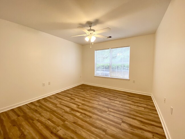 Building Photo - First Floor, Two Bedroom, Two Bathroom upd...