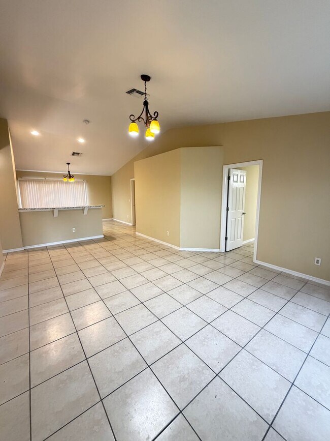 Building Photo - Move in SPECIAL $500 off 1st Months' Rent- Now Available — Charming Single-Family Home