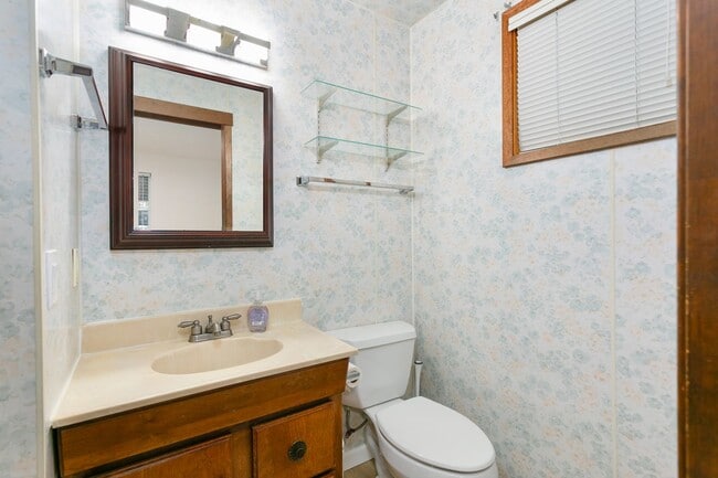 Building Photo - Charming Lakewood Rambler 3bd 1.5 bath