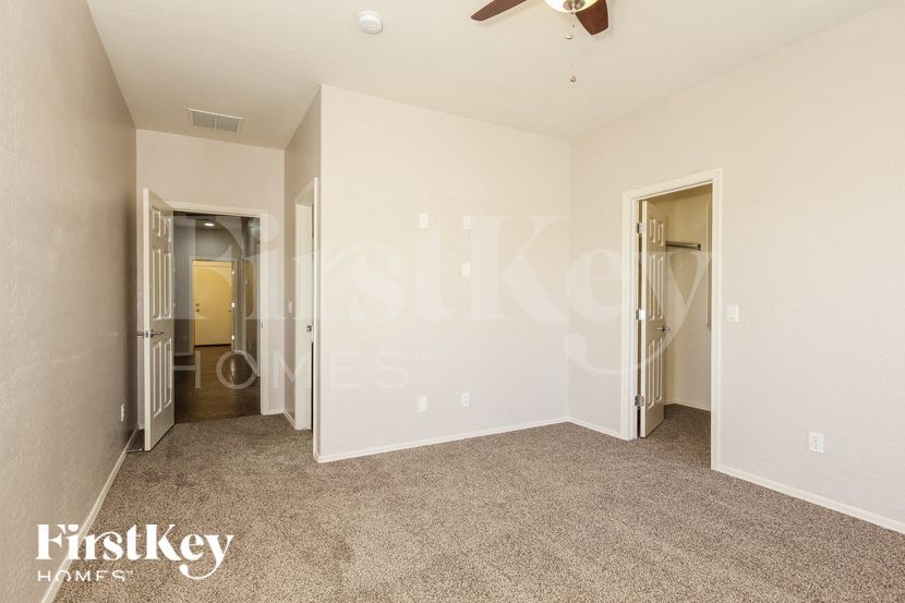 Building Photo - 390 E Yellow Wood Ave