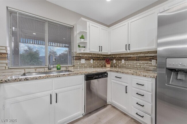 Building Photo - 519 Hall of Fame Dr
