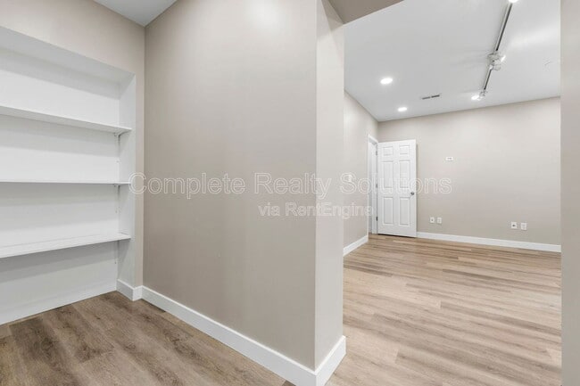 Building Photo - 620 S Benton Ave