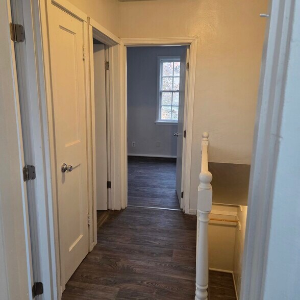 Building Photo - 1411 NW Carden Ave