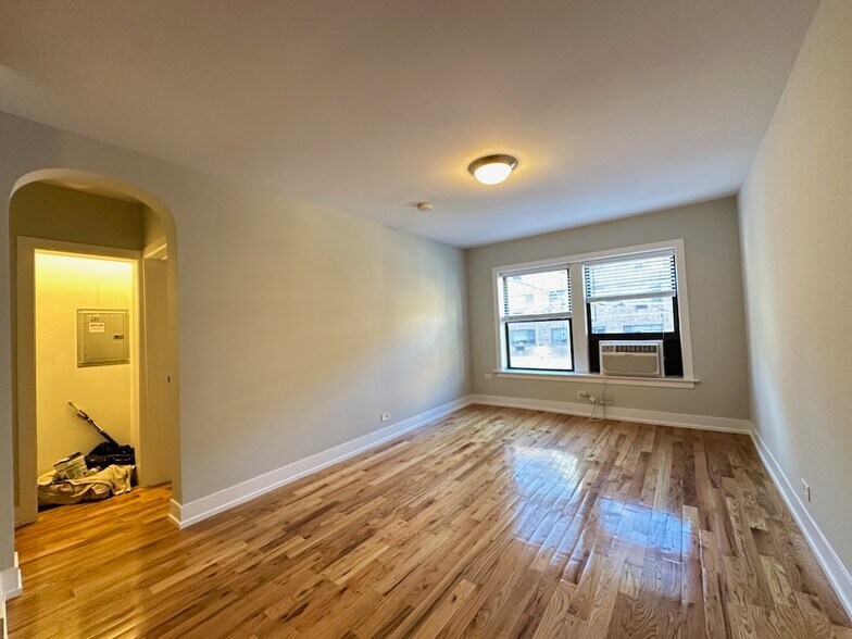Building Photo - 562 W Arlington Pl