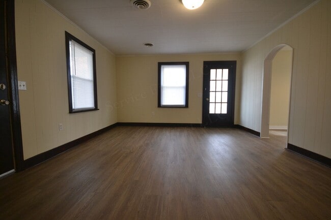 Building Photo - 2 Bed 1 Bath 900 SQFT Home in Bolivar!