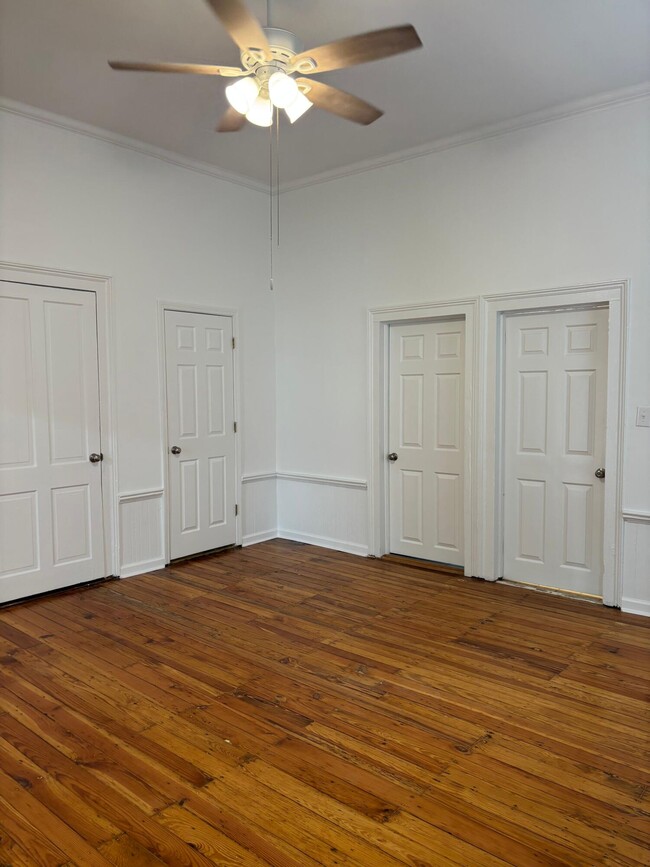 Building Photo - 403 W Hampton Ave