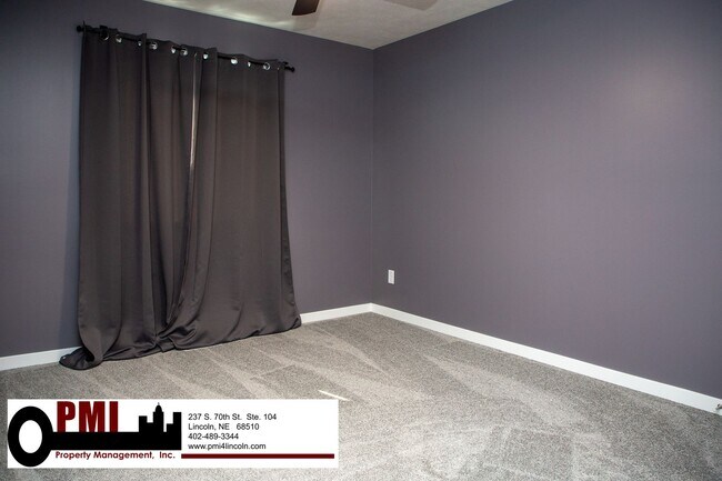 Building Photo - 256 N 105th St