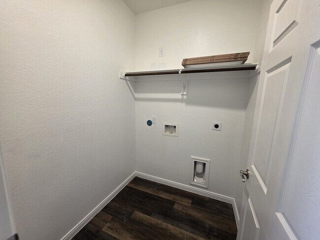 Building Photo - 4/2/2-Ready for Move In