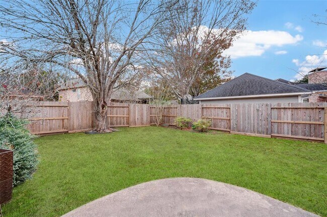 Building Photo - 815 Pointe Loma Dr