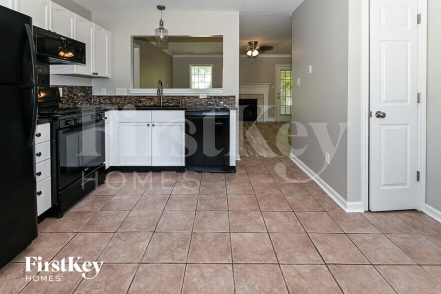 Building Photo - 4190 Ivydale Ave SW