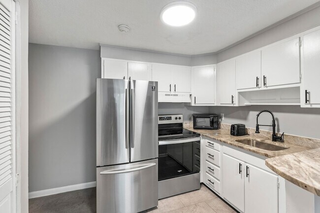 Building Photo - 99 Cluff Crossing Rd