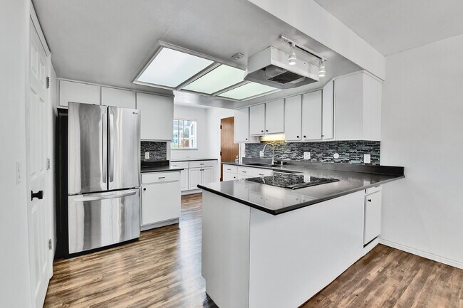 Building Photo - $2,795.00 - 4 Bedroom, 3 Bathroom, Single ...