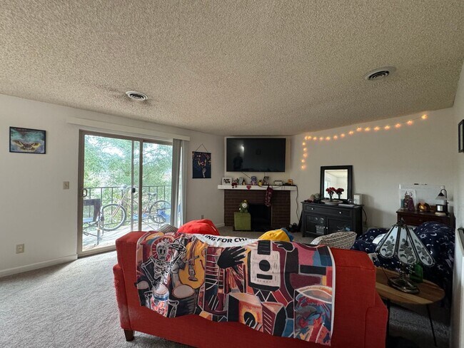 Building Photo - 2 Bedroom Condo Near WWU and Bus Line