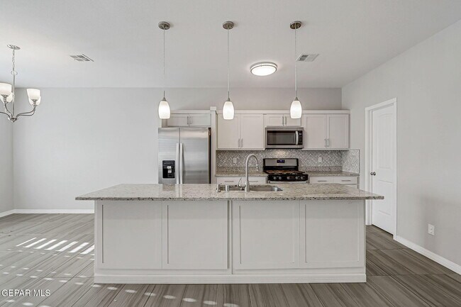 Building Photo - 261 Emerald Sun Dr