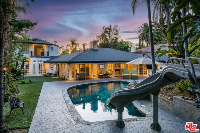 Building Photo - 9023 Alto Cedro Dr