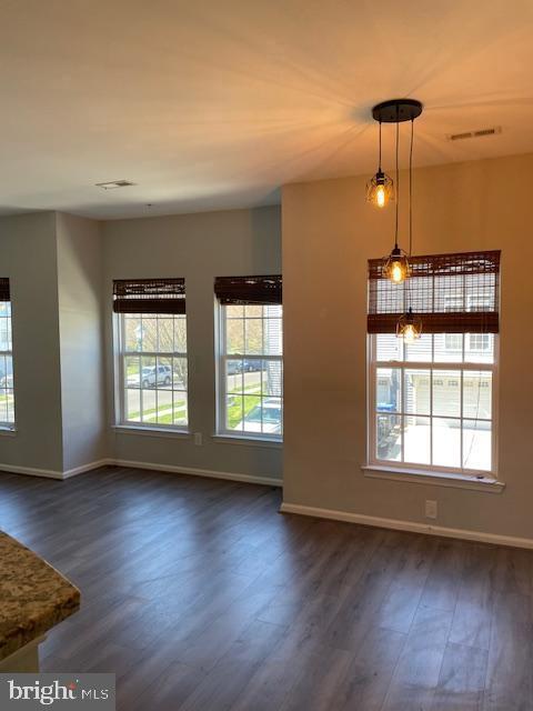 Building Photo - 8 Swan Ct