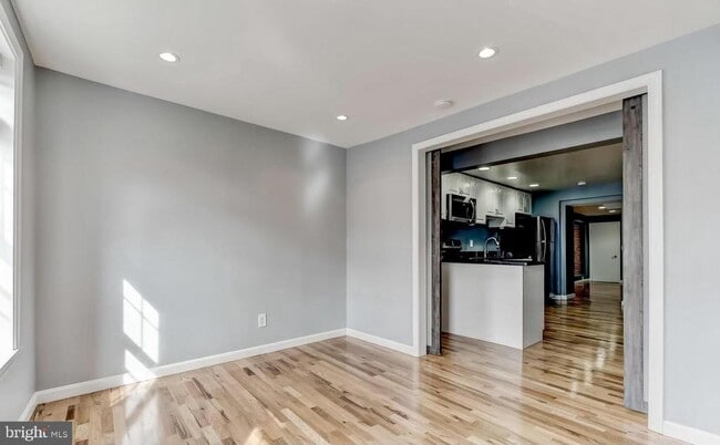 Building Photo - 1049 S Charles St