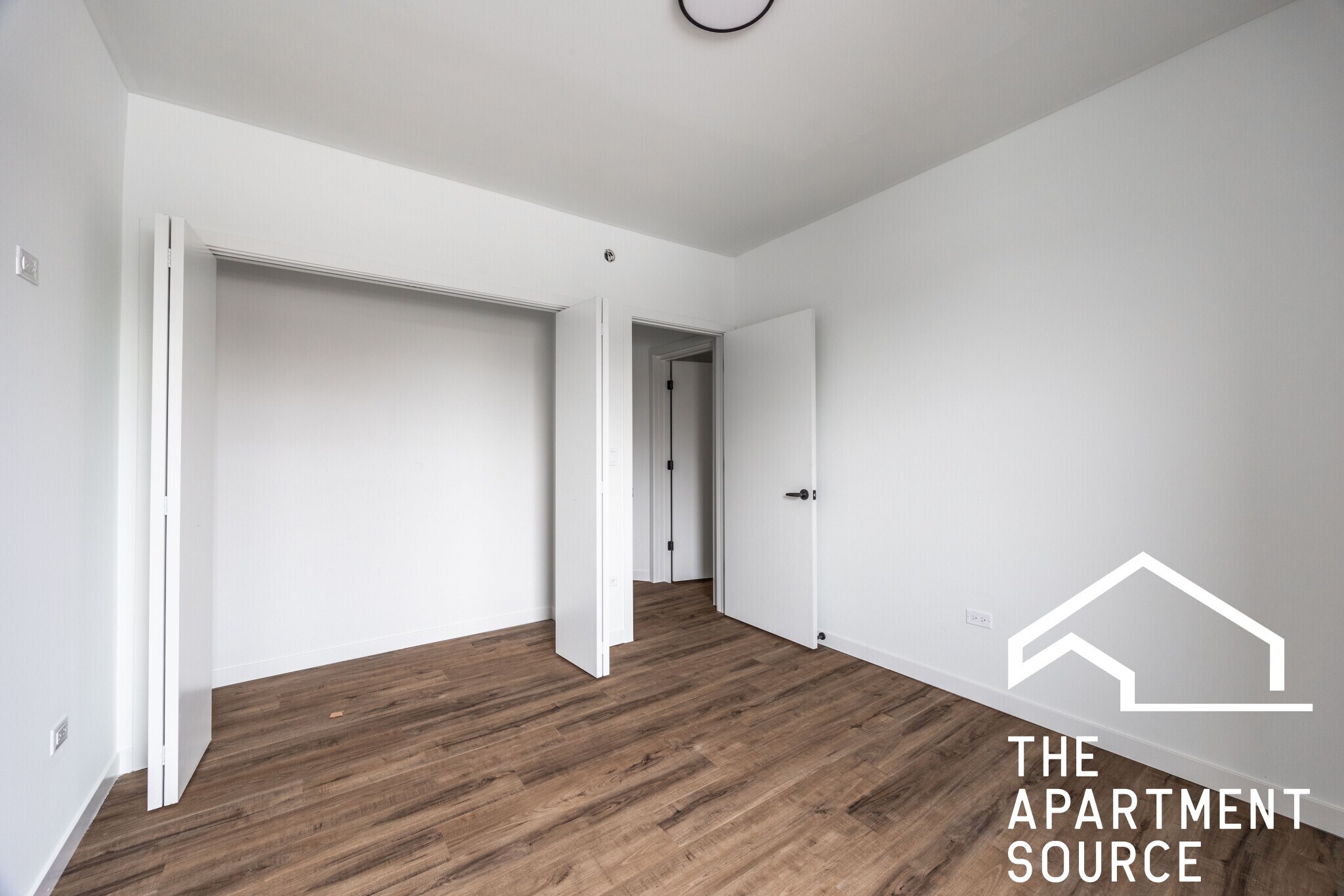 Building Photo - 4410 N Greenview Ave