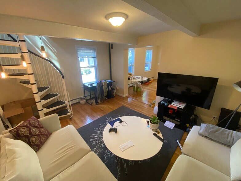 Building Photo - 258 Beacon St