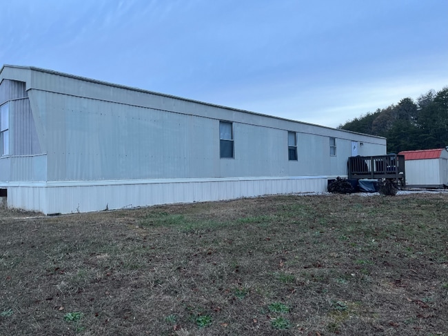 Building Photo - 104 Lynn Dr
