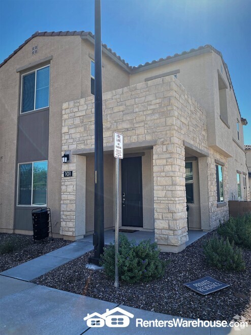 Building Photo - 779 E Doral Ave