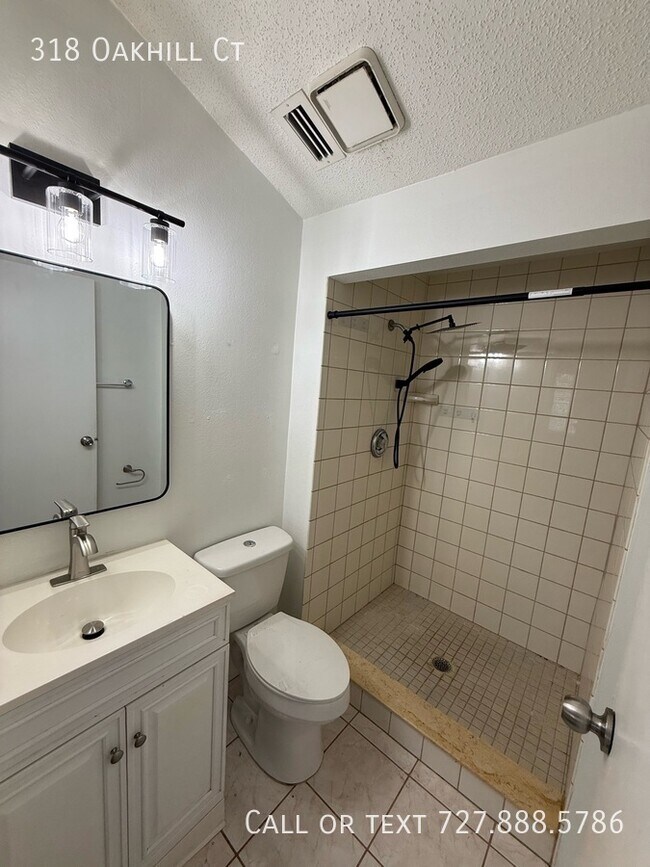 Building Photo - 318 Oakhill Ct