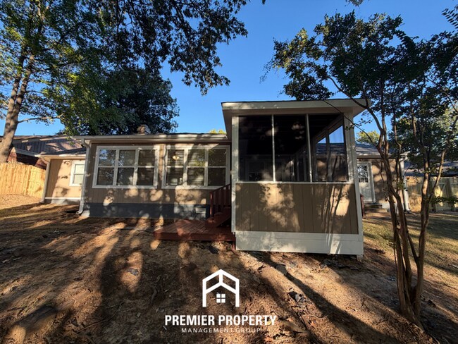 Building Photo - 3955 Castile St