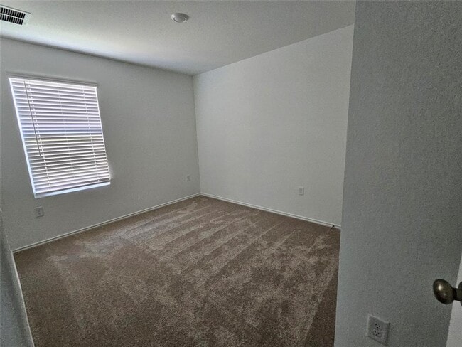Building Photo - 400 Camargue Dr