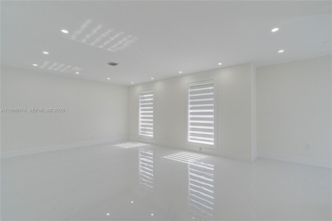 Building Photo - 10720 SW 77th Ave