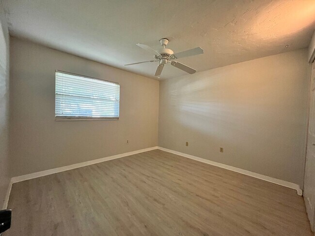 Building Photo - 415 Aruba Ct