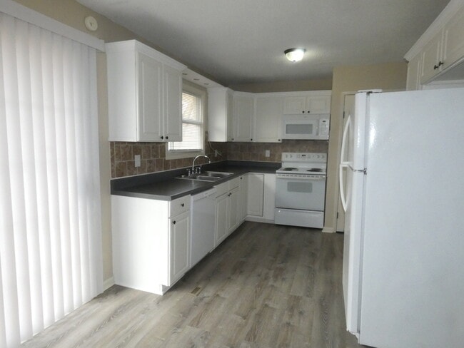 Building Photo - Beautiful Updated Home in North Kansas City!