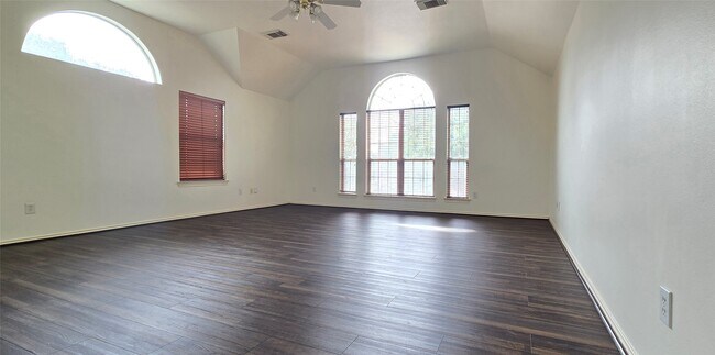 Building Photo - 21038 Narrow Gate Dr