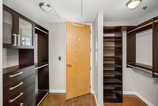 Building Photo - 600 12th Ave S