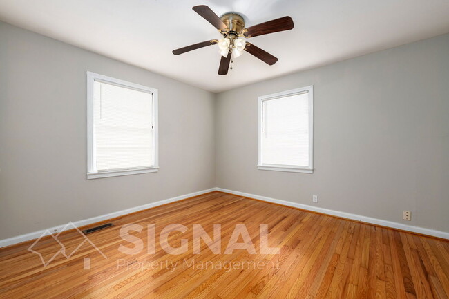 Building Photo - 1052 Apple St