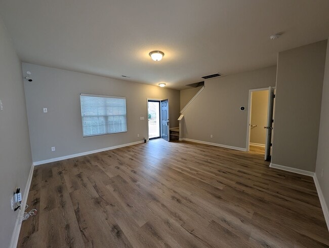 Building Photo - Spacious Townhome in Kingstree!