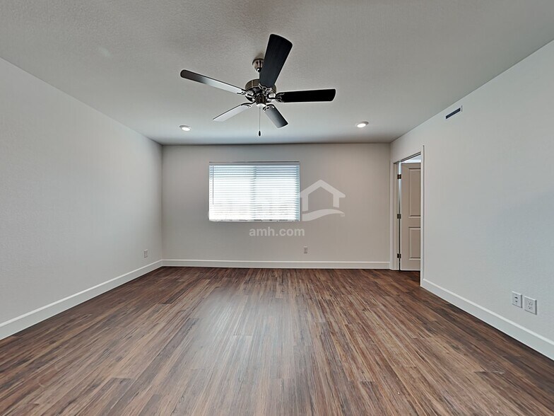 Building Photo - 8927 Tiger Tooth Ave